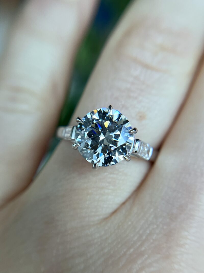 A Round Brilliant Diamond Ring, 2.52 carats - Image 2