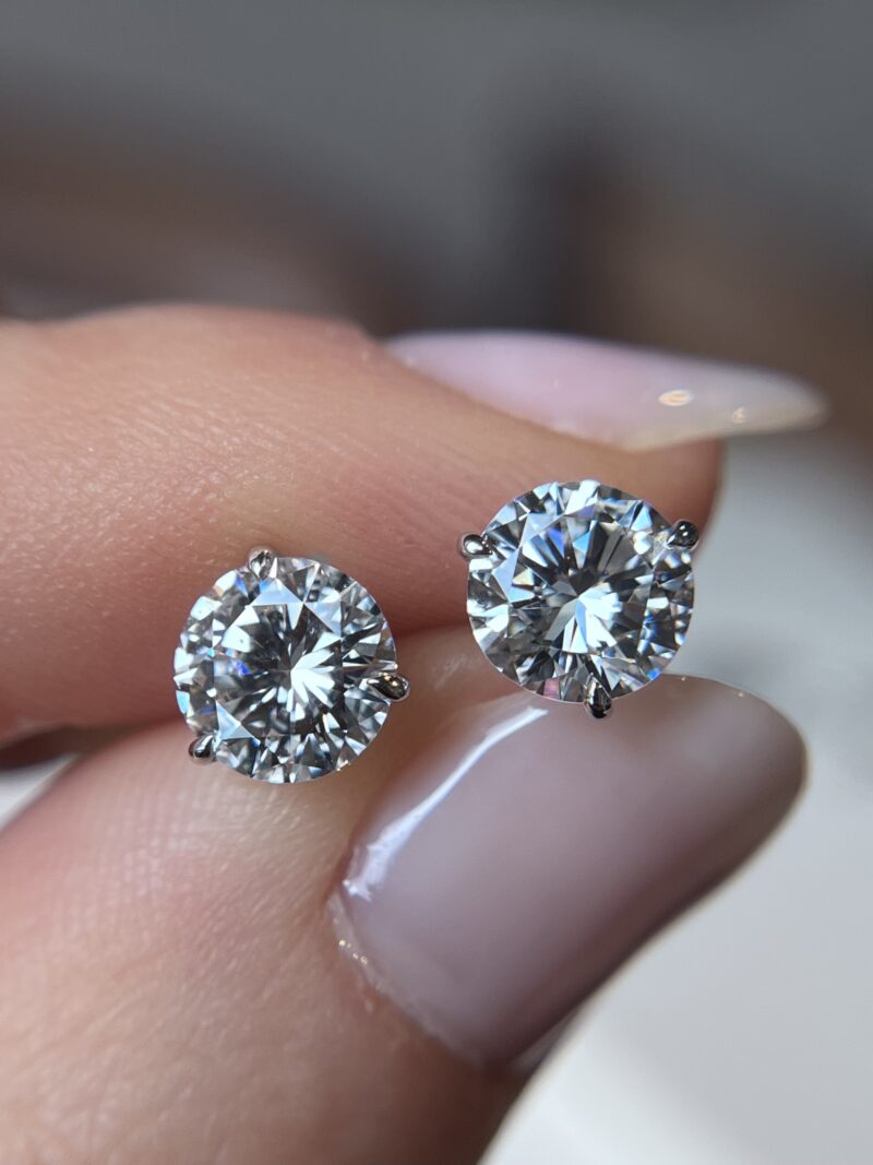 Round Brilliant Cut Diamond Studs, 2.14 Carats - Image 3