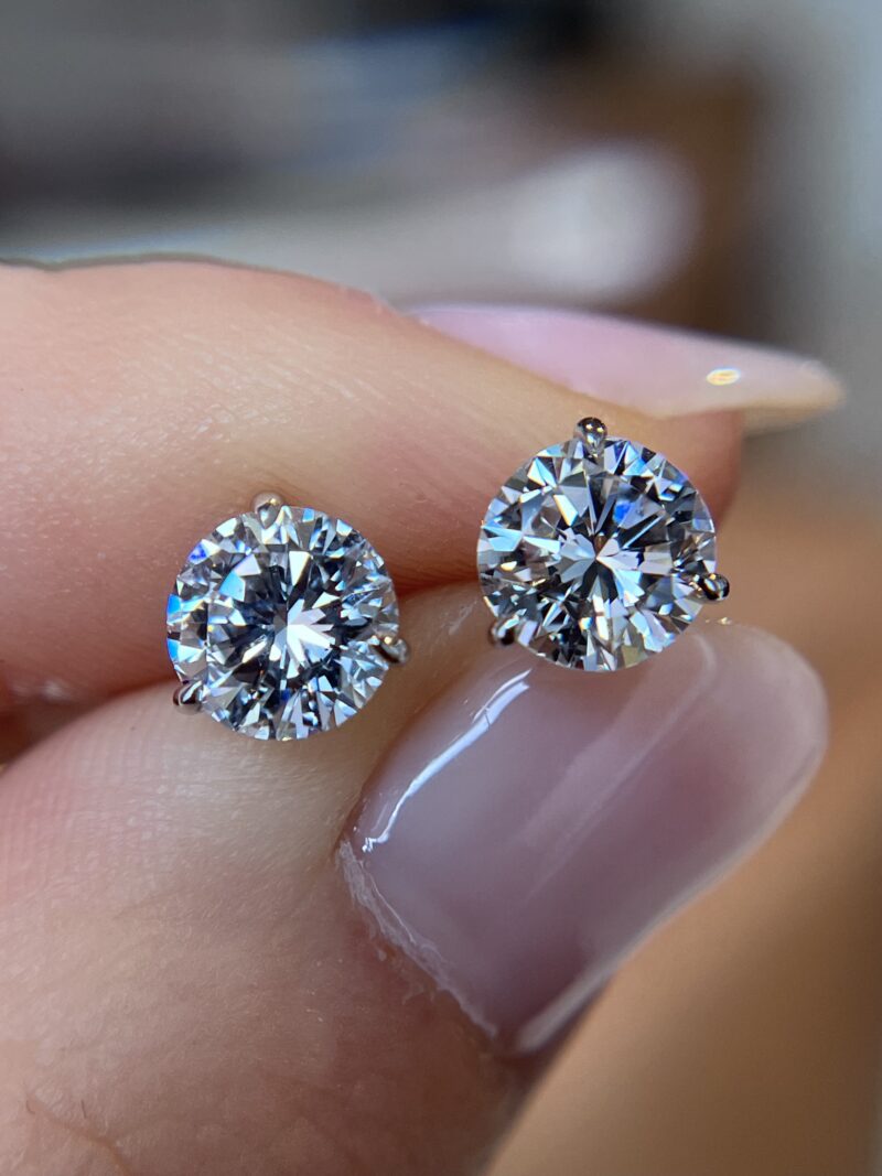 Round Brilliant Cut Diamond Studs, 2.14 Carats - Image 4