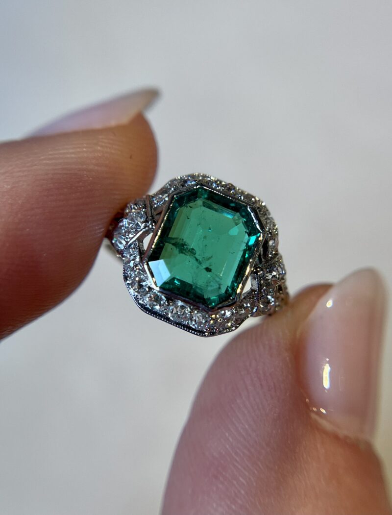 Art Deco Colombian Diamond Ring, 2.14 Carats - Image 3