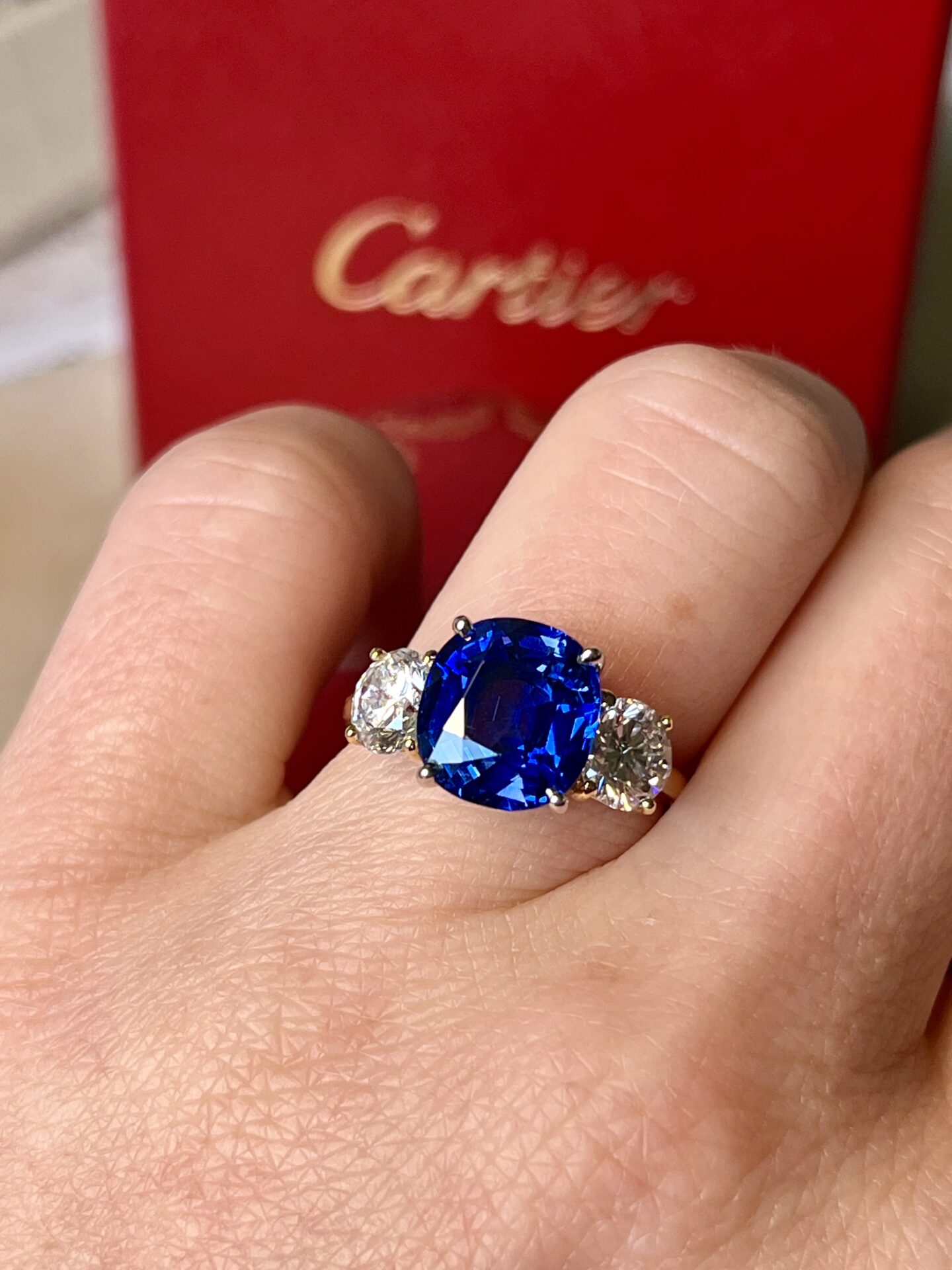 A Cartier Unheated Ceylon Sapphire and Diamond Ring, 5.62 Carats - Image 5