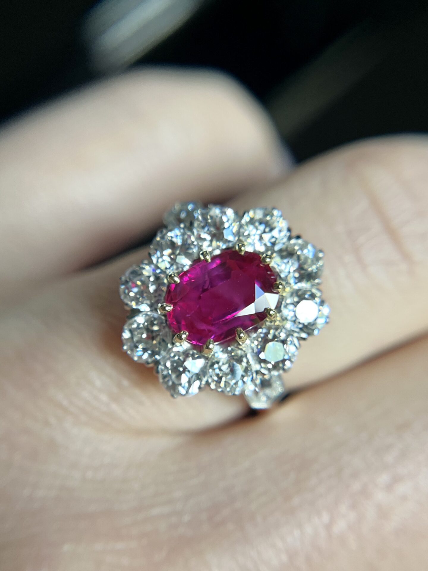 An Exceptional Victorian Unheated Burmese Ruby Ring - Image 3