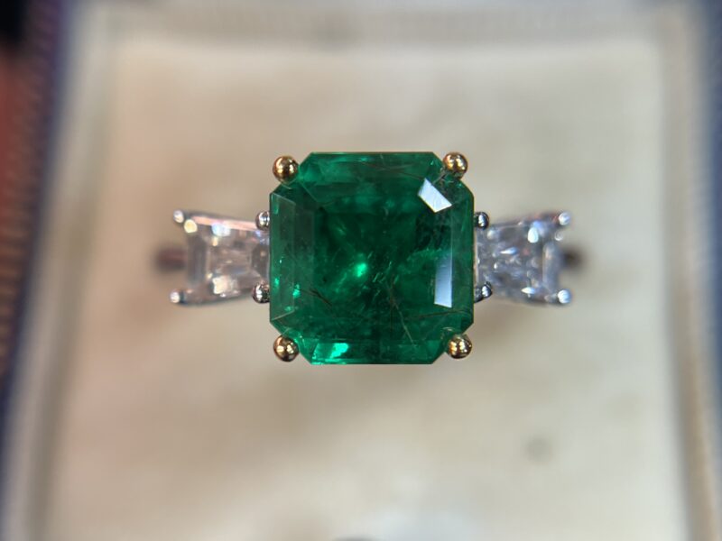 A Zambian Emerald Ring, 2.19 Carats