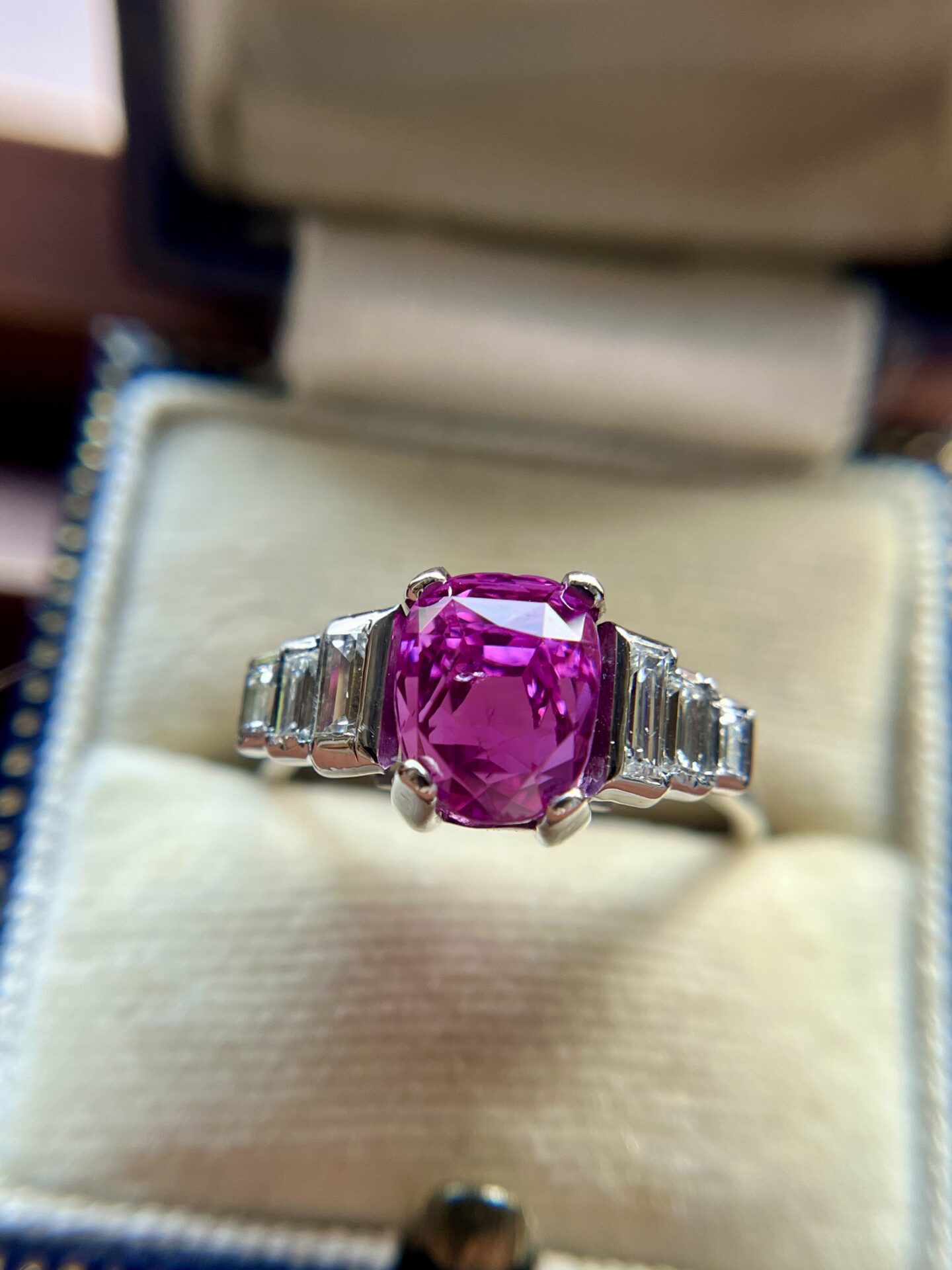 An Art Deco Vivid Pink Unheated Sapphire Ring, 4.07 carats - Image 3