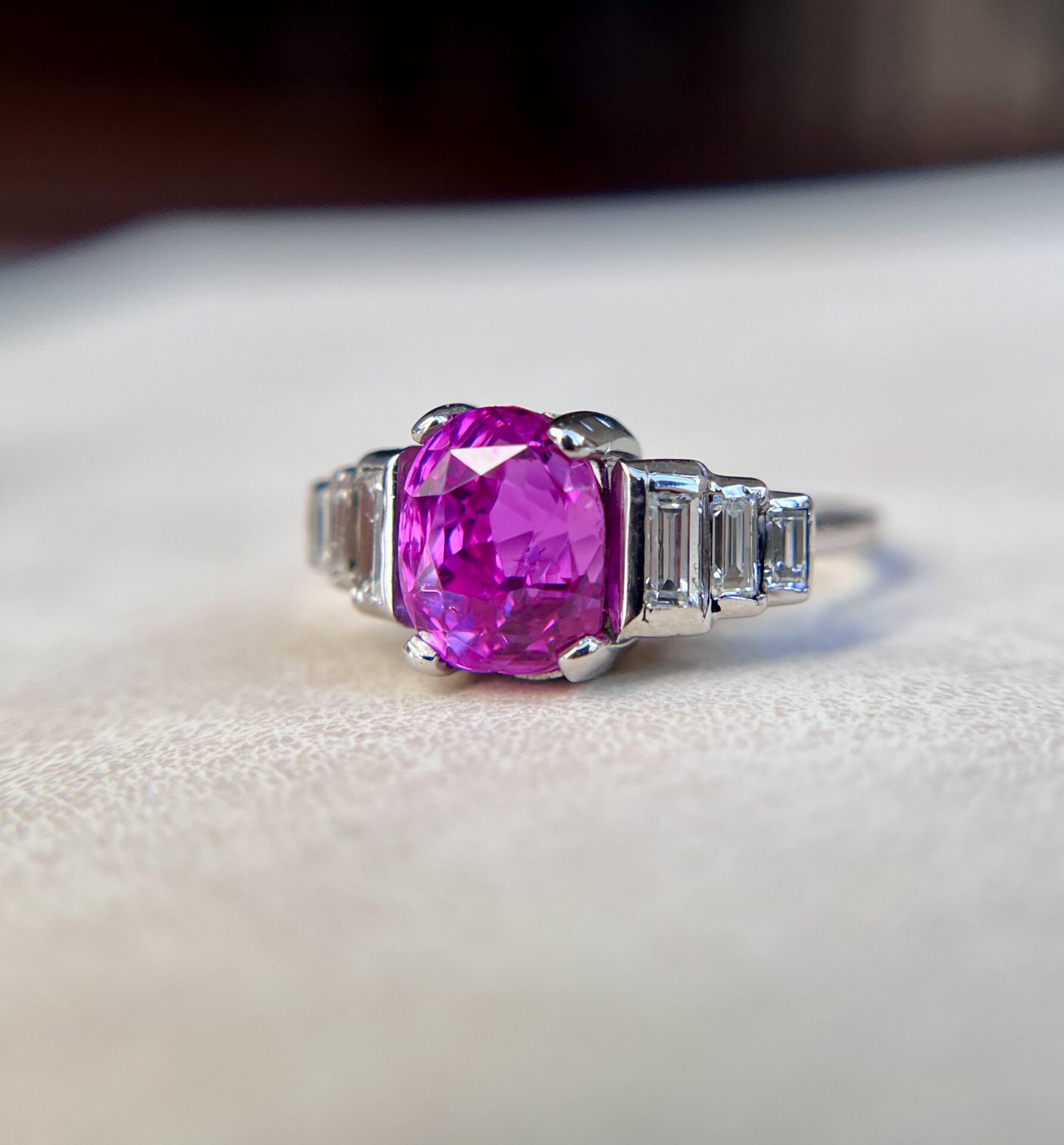 An Art Deco Vivid Pink Unheated Sapphire Ring, 4.07 carats - Image 4
