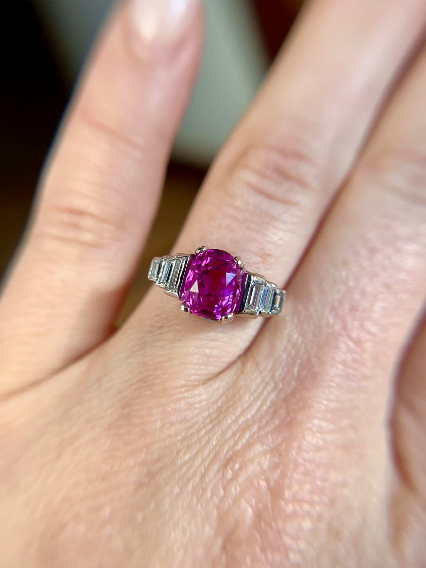 An Art Deco Vivid Pink Unheated Sapphire Ring, 4.07 carats - Image 5